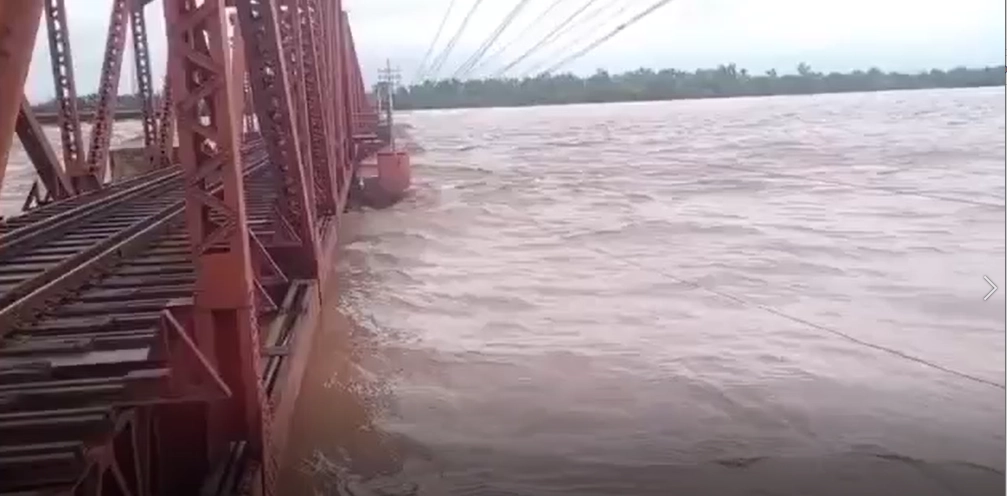 breach created at Rawaz bridge to save Jhang city