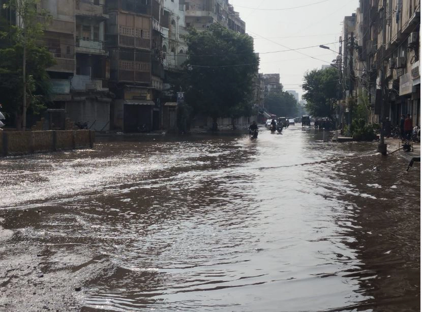Karachi underpasses waterlogged