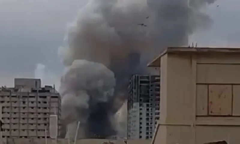 blast in firecracker warehouse in Karachi