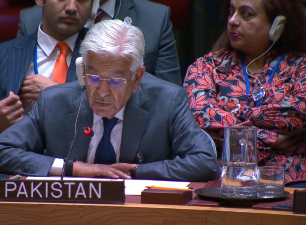 who is the woman behind Khawaja Asif, FO clarifies