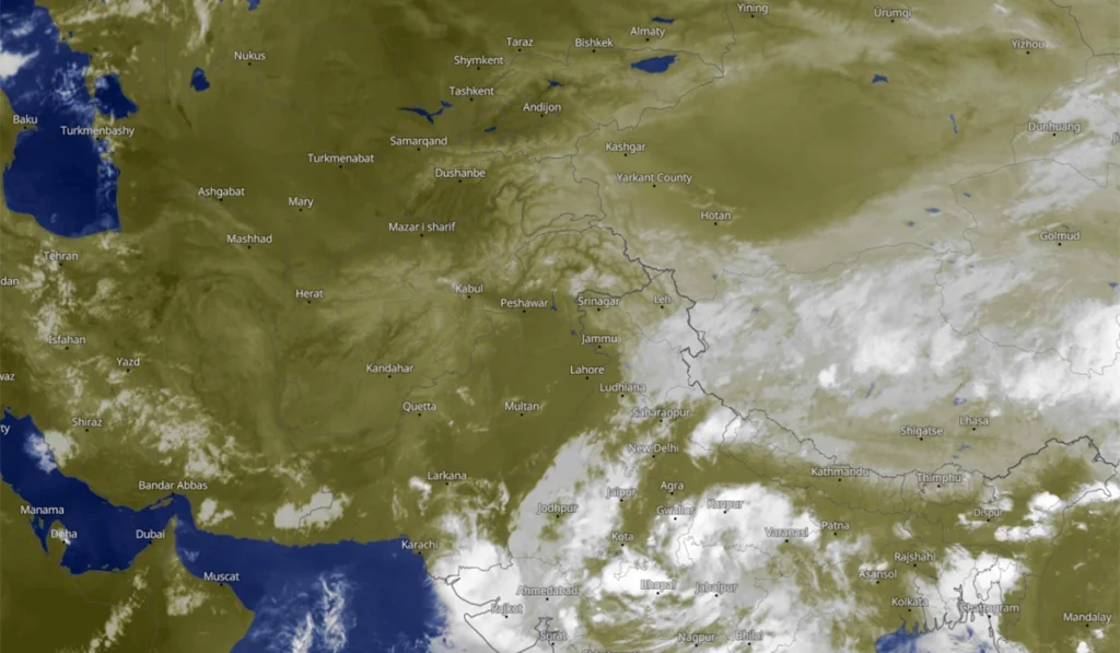 Monsoon low from India to hit Punjab, Sindh from 6th