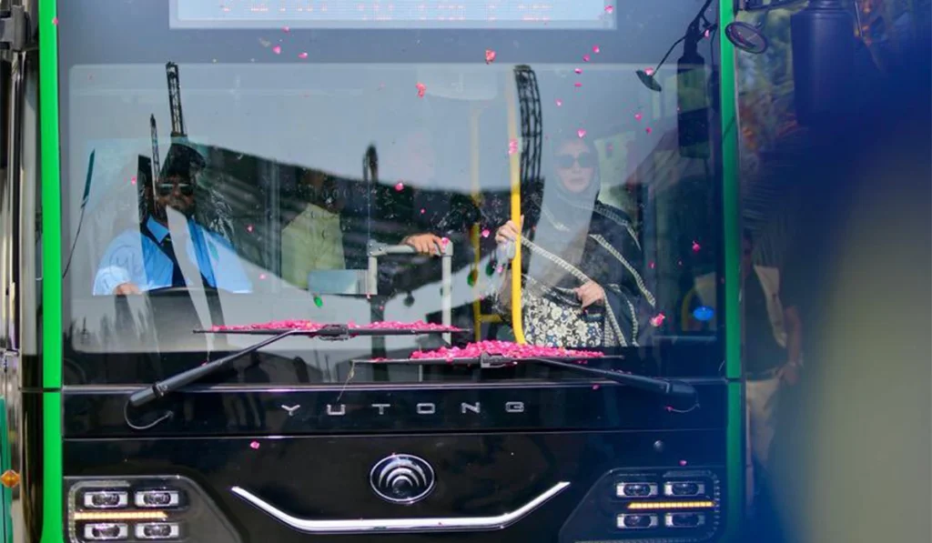 Maryam inaugurates electric buses in Wazirabad too