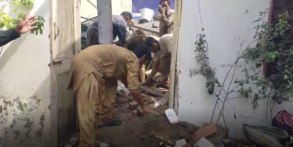 Seven killed in academy roof collapse in Pindi Bhattian