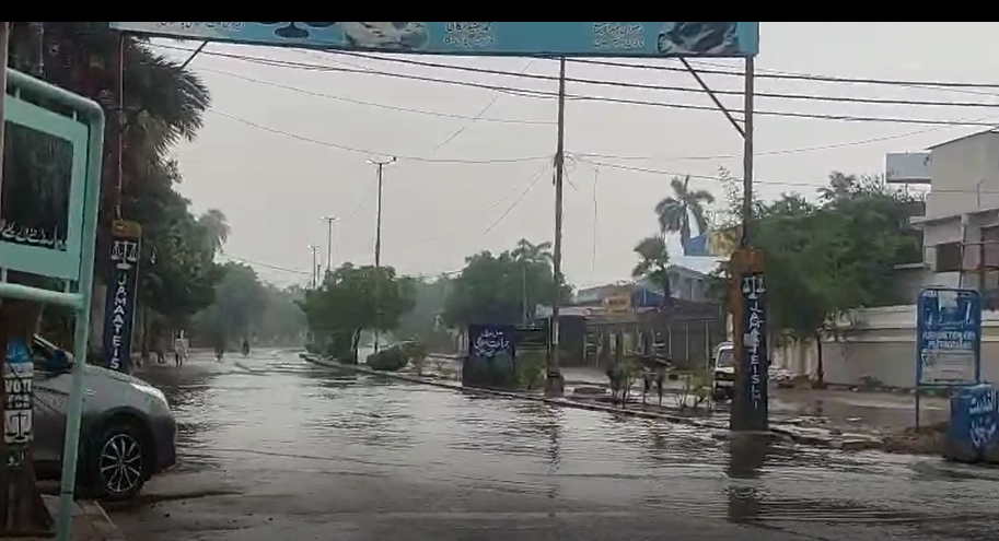 Heavy rain in Karachi plays havoc