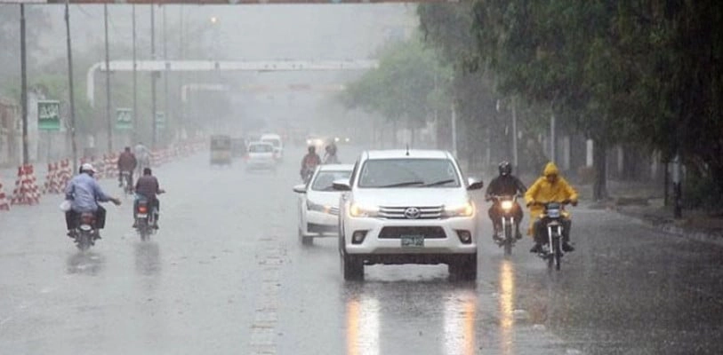 Karachi wakes up to light rain
