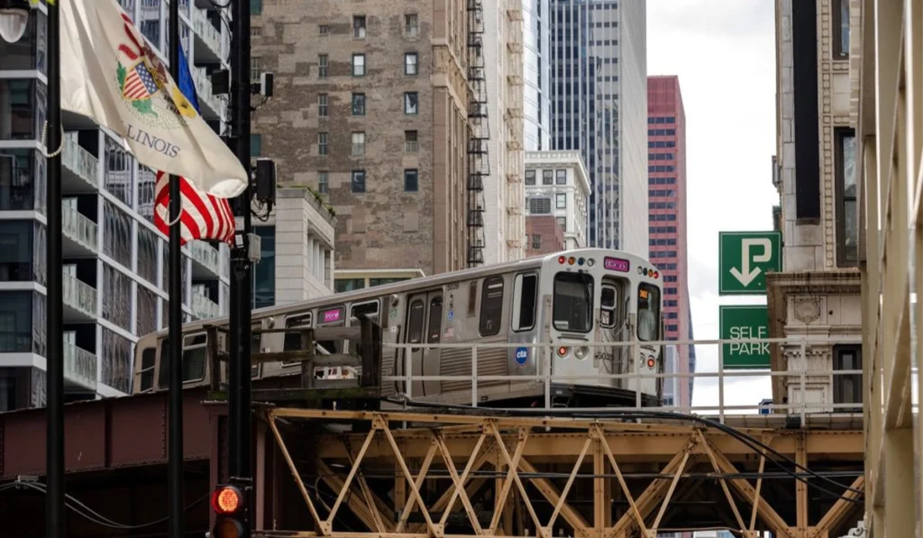 White House freezes $2.1bn in Chicago transit projects