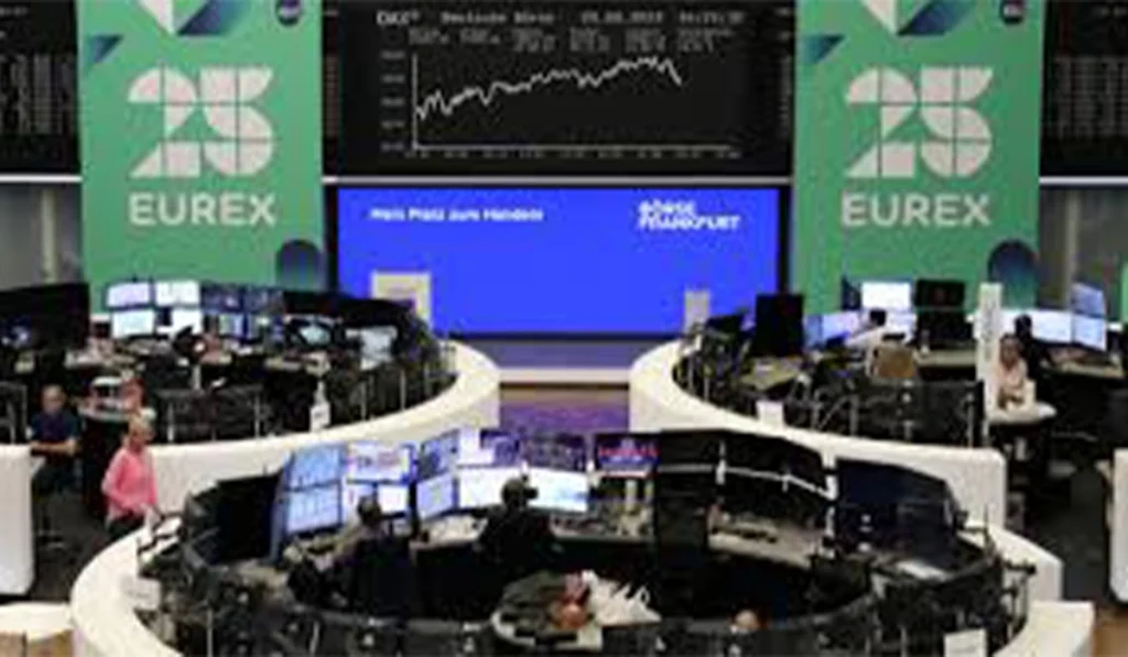 Banks, healthcare propel European shares to best week since April
