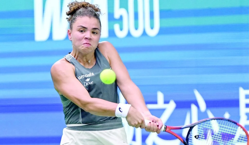 WTA Finals race heats up as Paolini, Rybakina advance in Ningbo
