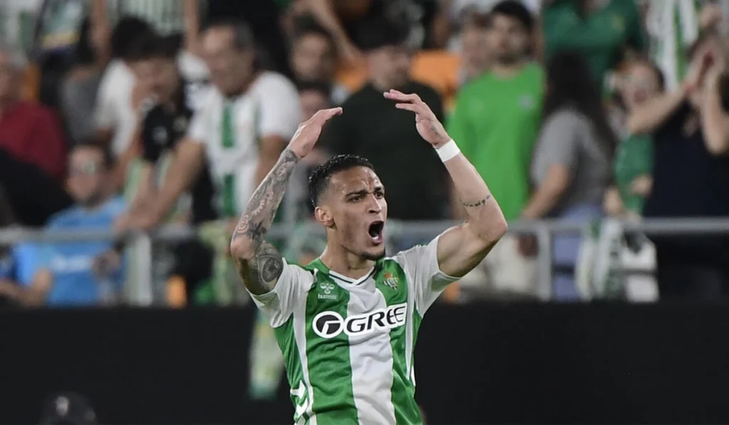 Antony felt 'lack of respect' during Man Utd exit