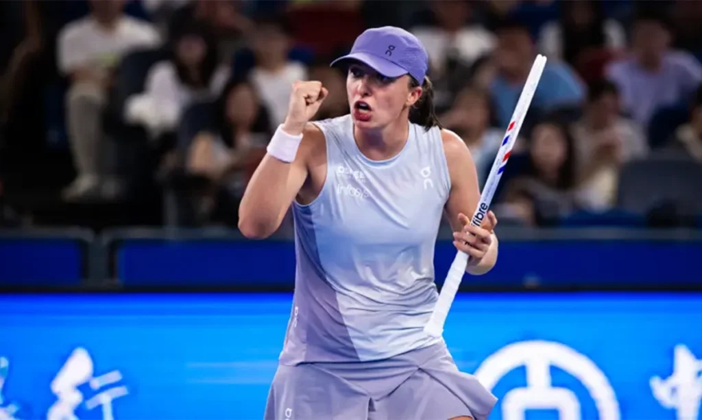 Swiatek coasts through Wuhan debut while heat wilts players