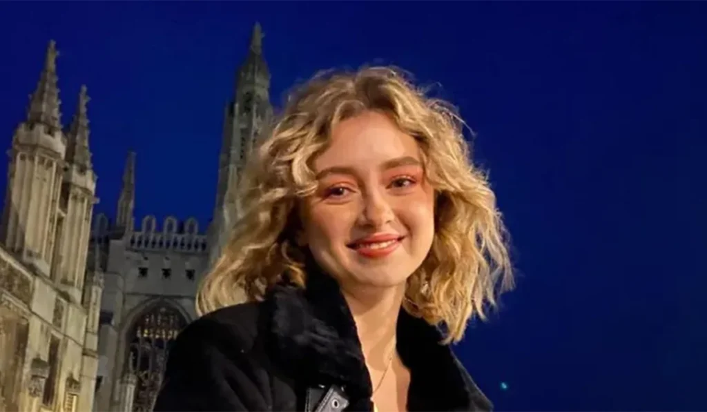 Health blogger 'adversely influenced' daughter's cancer treatment