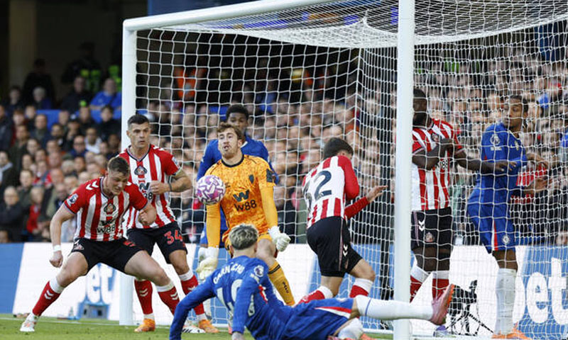 Sunderland stun Chelsea with 2-1 win at Stamford Bridge
