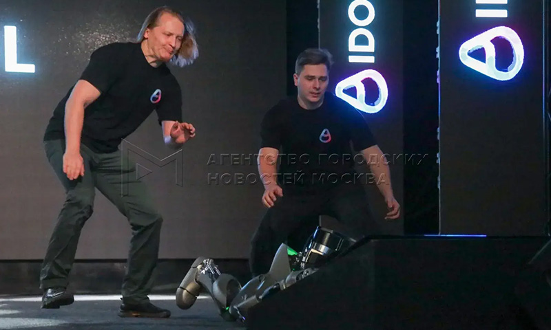 AIDOL Russian robot