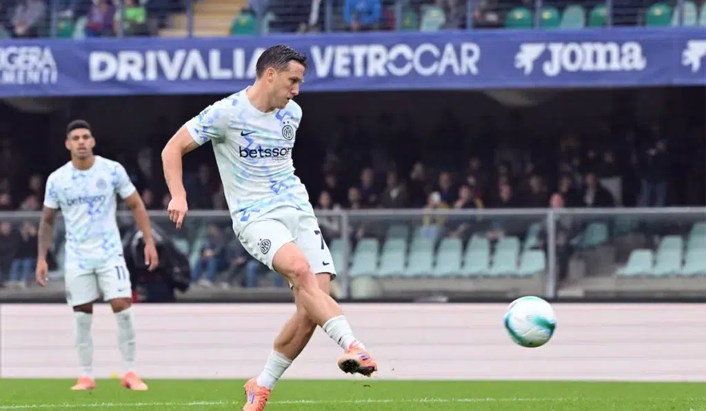 Inter now a point behind Napoli but Roma can leapfrog both