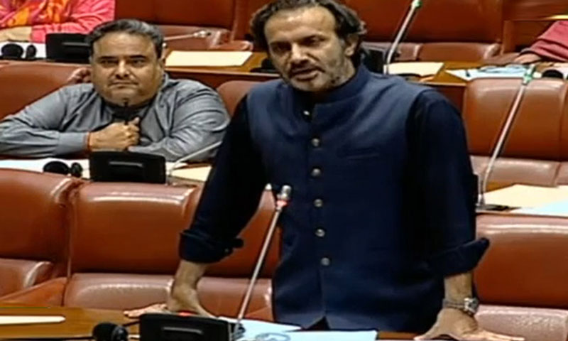 PTI senator alarmed over denial of meetings with Imran Khan