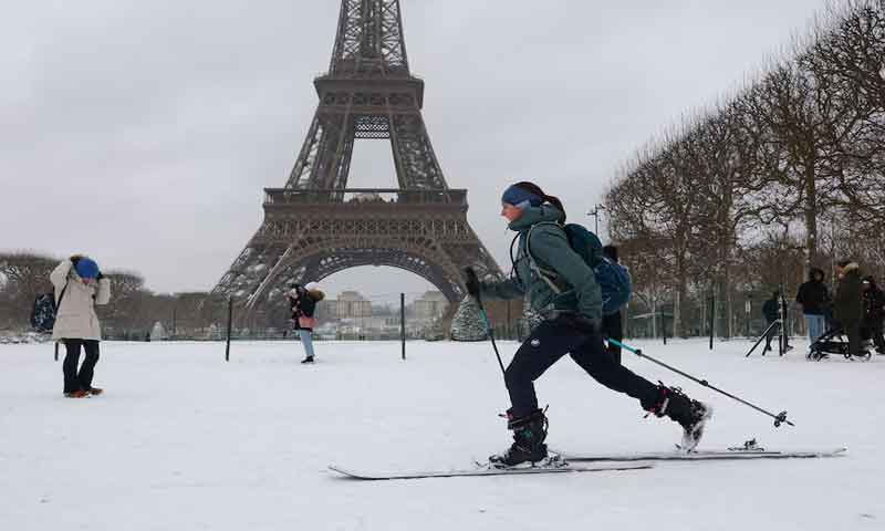 Snow paralyses transport across Europe