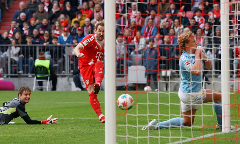 Bayern run riot with seven-minute burst, thrash Union Berlin 4-0