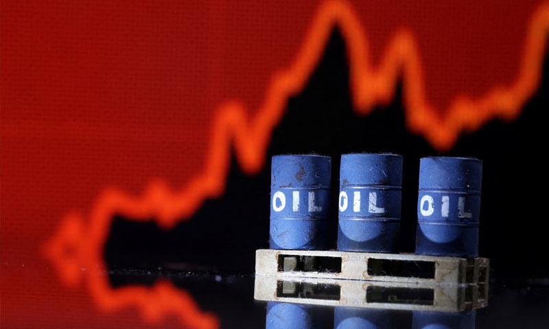 Global crude oil prices surge to multi‑year highs amid Middle East tensions