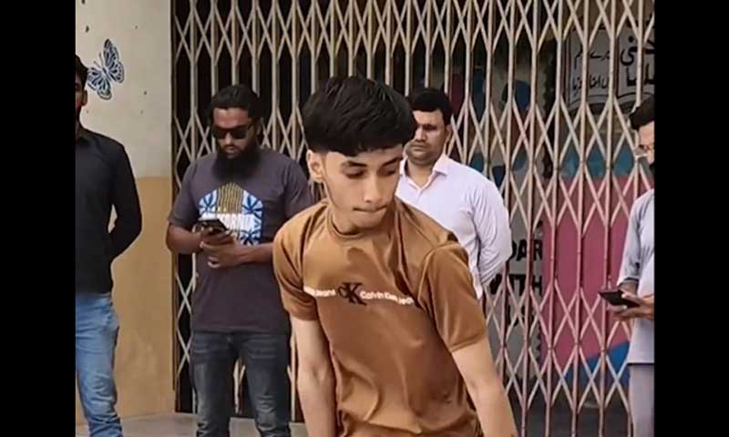 Pakistani record splits