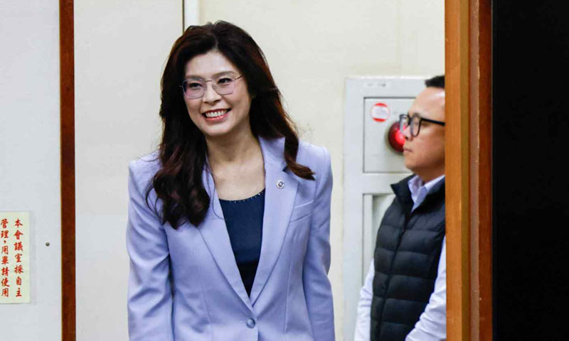 On rare China visit, Taiwan opposition leader pledges reconciliation