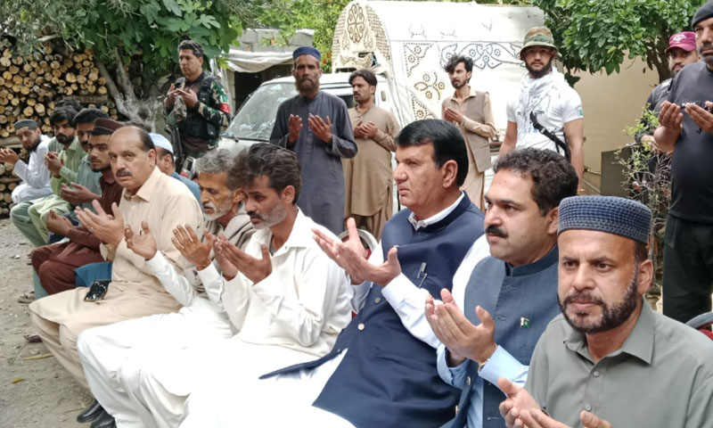 Amir Muqam announces compensation for Hattar gas incident victims