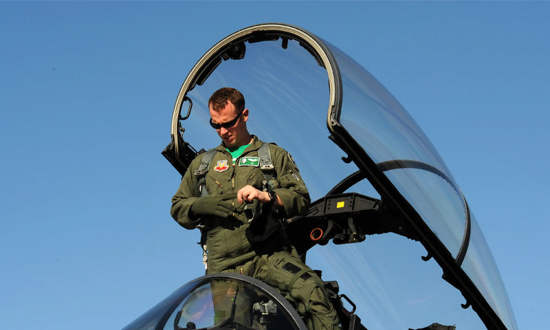 Has the F-15E pilot been rescued after Iranian fighter jets hit the warplane?