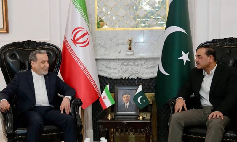 Iran FM meets Pakistan army chief during Islamabad visit