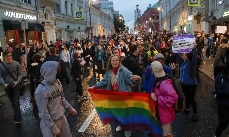 Russian court declares LGBT groups 'extremist'