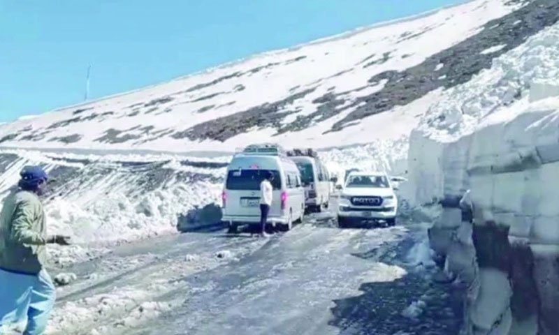 Authorities issue travel advisory for Babusar Top amid snowfall