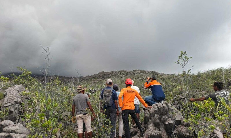 Search for three missing hikers suspended as Mount Dukono eruption intensifies in Indonesia