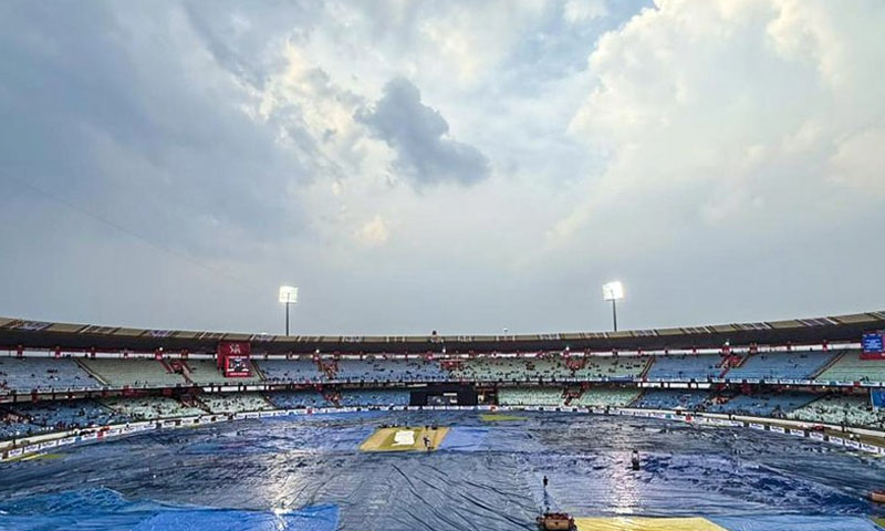 RCB vs KKR match delayed due to wet outfield in Raipur
