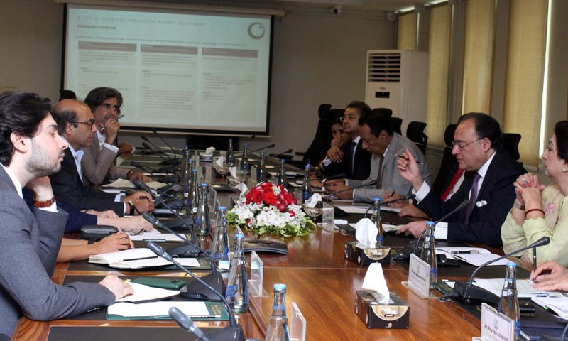 Finance minister, World Bank review Pakistan’s reform agenda, FBR transformation