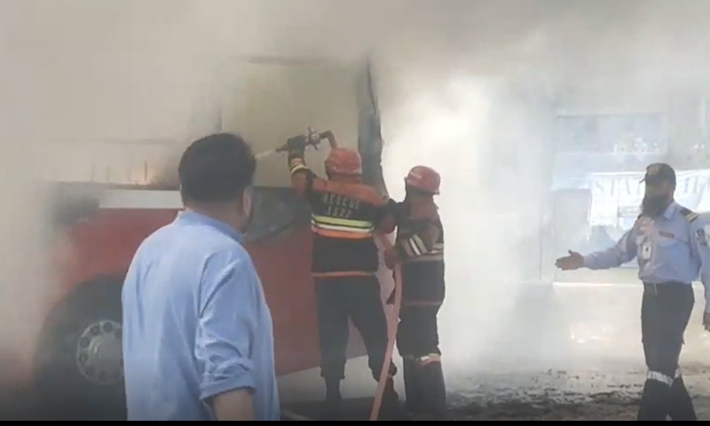 Metro bus catches fire in Rawalpindi, passengers safely evacuated