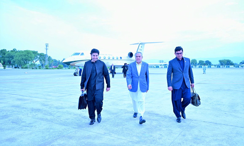 Ishaq Dar Cairo