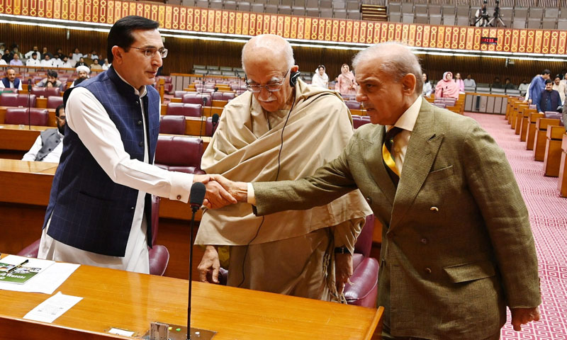 NA session sees rare PM-opposition meeting during heated budget debate