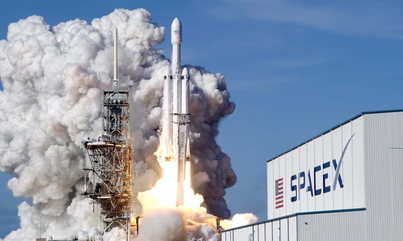 SpaceX public debut sparks market frenzy as investors weigh hype and risks