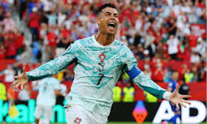 Ronaldo inspires Portugal past Croatia into World Cup last 16 with late winner