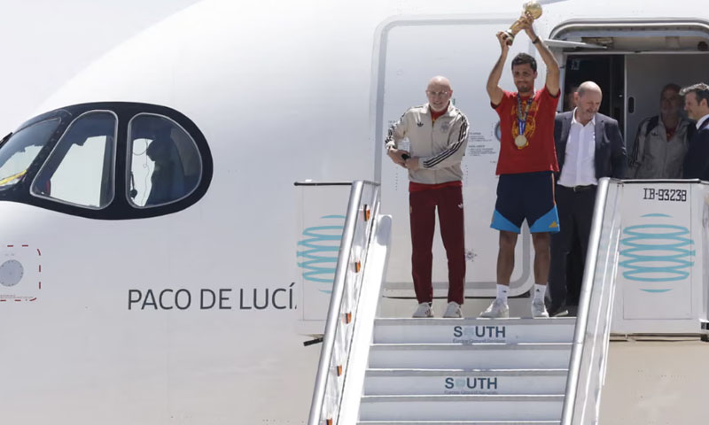FIFA World Champions Spain arrive in Madrid after beating Argentina