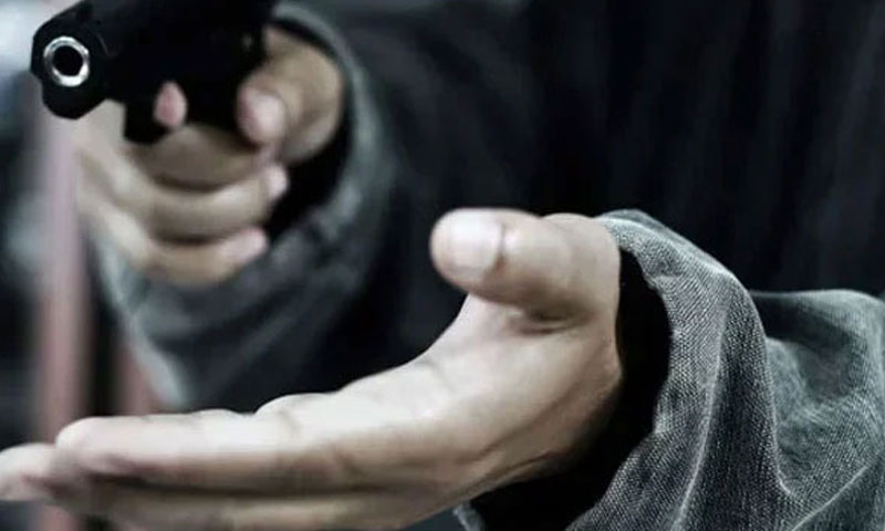 Armed robbers looted Rs178 million from a gold trader in Peshawar and fled the scene, police said.