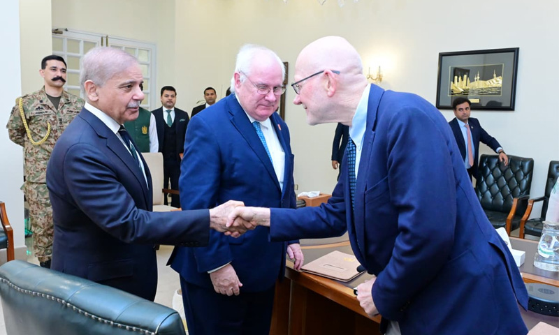 PM reaffirms commitment to polio eradication in talks with global health delegation