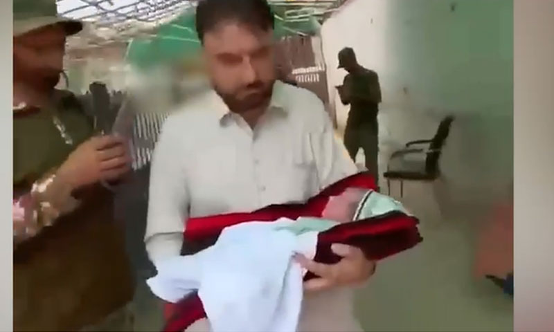 Pakistan treats critically ill Afghan newborn after allowing entry through Torkham border