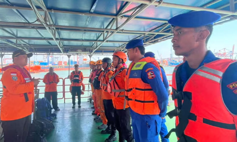 At least five killed, dozens missing after fire breaks out on Indonesian passenger ship