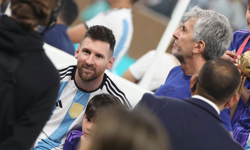 Messi casts doubt on football future in emotional tribute to late father