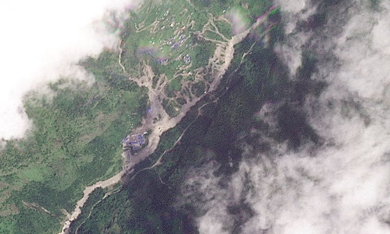 Death toll mounts, more than 1,000 missing in Nepal and China after Himalayan flood