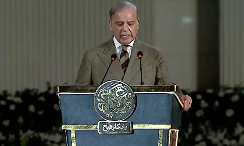 Independence Day: Shehbaz, Zardari vow to strengthen efforts for global peace, stability at Yadgar-i-Fatah monument