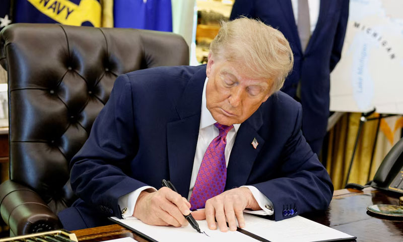 Trump signs order to rename Lake Ontario as Lake America