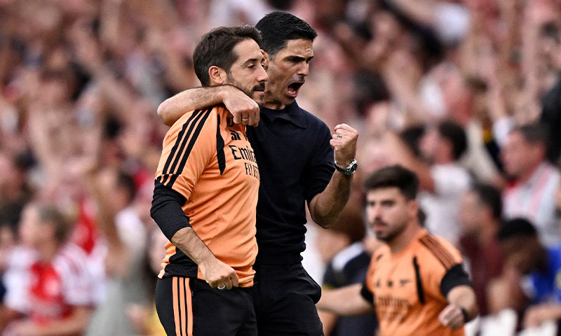 Arsenal beat Chelsea in biggest test of Premier League title defence