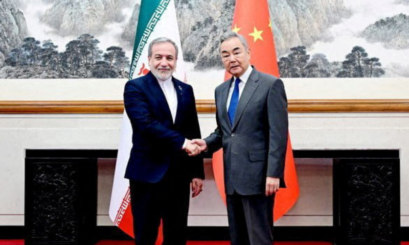China's top diplomat urges Iran, US to show restraint, revive talks