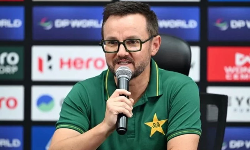 Mike Hesson hints at four fast bowlers for third Test against England