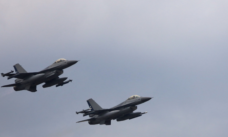 F-16 fighter jet crashes at US air base in western Germany